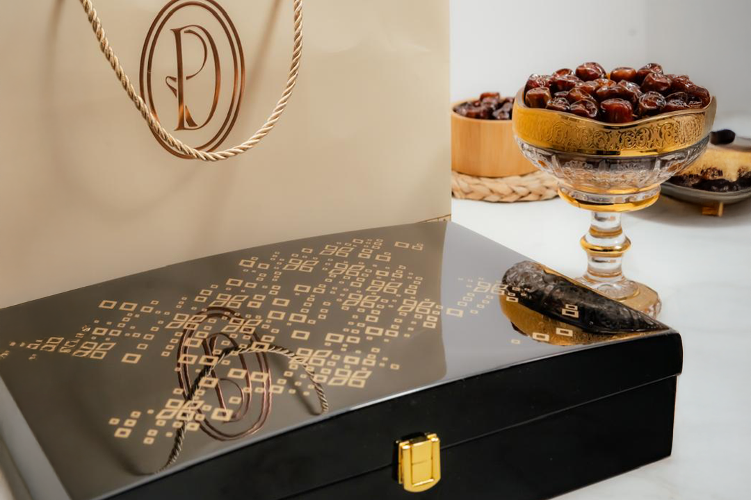 هدايا خشب بيانو ومخمل انيق vvip