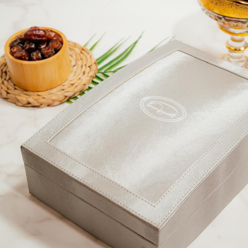 هدايا علب جلد انيقة